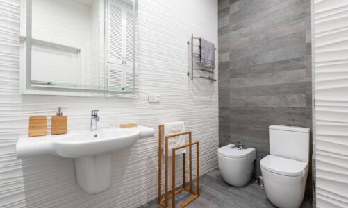 Miski WC wiszące czy stojące co wybrać remontując łazienkę?